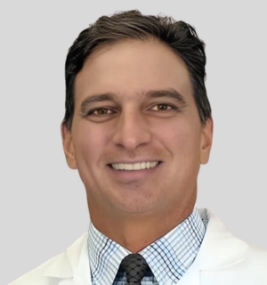 Dr. Lionel Martínez