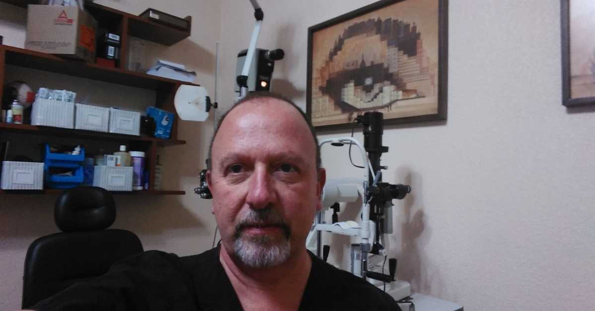 Dr. Arturo Castellanos Bracamontes – Ophthalmologist in Cancun, Mexico