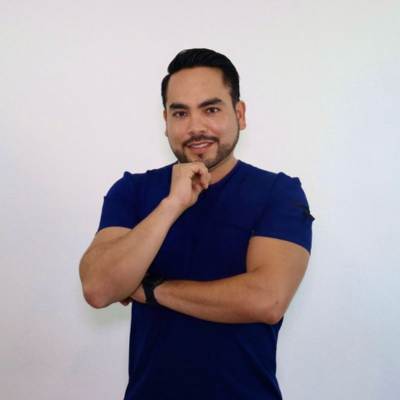 Native to the city of Celaya, Guanajuato, Mexico. He is an active member of ISAPS (International Society of Aesthetic Plastic Surgery) and has stood out for participating in national and international courses and conferences.