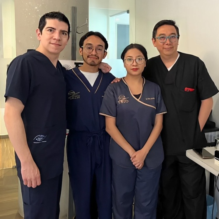 Eye surgeons in Mexico City