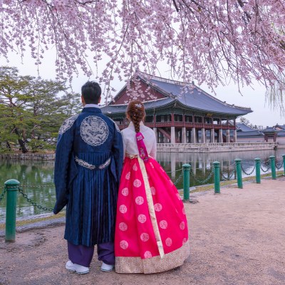 Tourists in Gyeongbokgung Palace