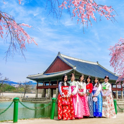 women tourists in south korea