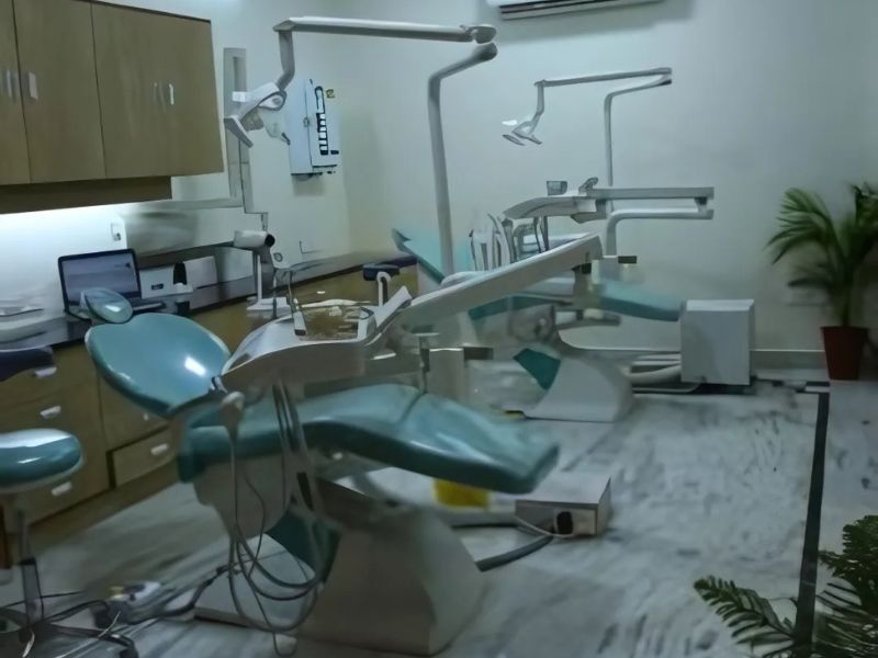 modern dental chair at ekdantam clinic jaipur