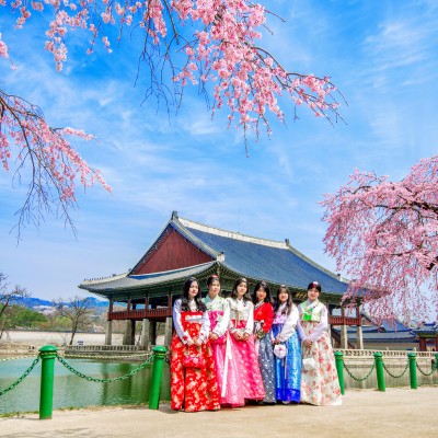 Female tourists posing at Gyeongbokgung Palace