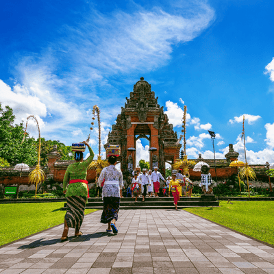 Cover Your Shoulder & Knees While Entering a Temple