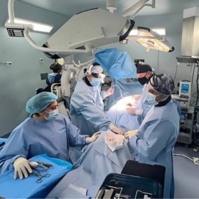Dr. Raul Lopez and team performing spine surgery in Cancun